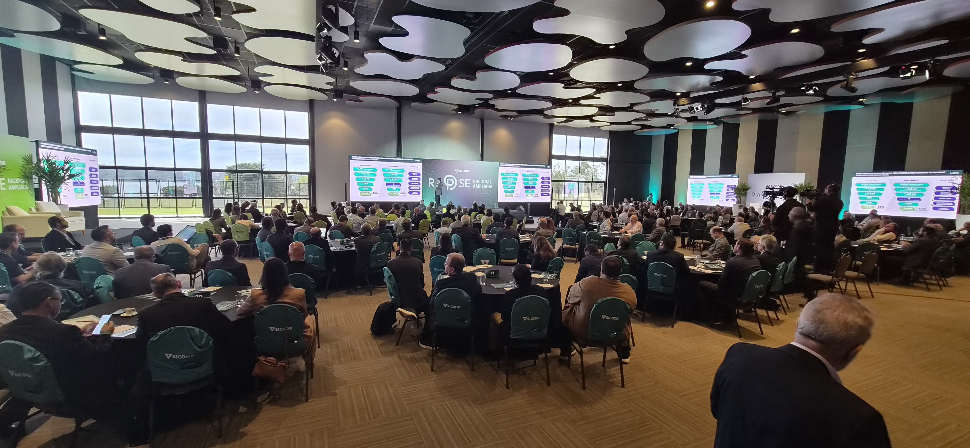 Painel de LED em evento corporativo